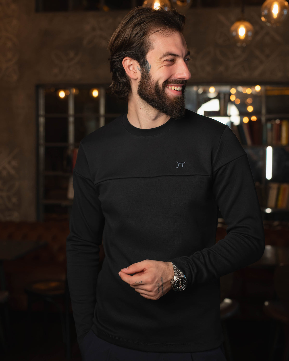 LAZARE™ CLASSIC SWEATSHIRT - BLACK